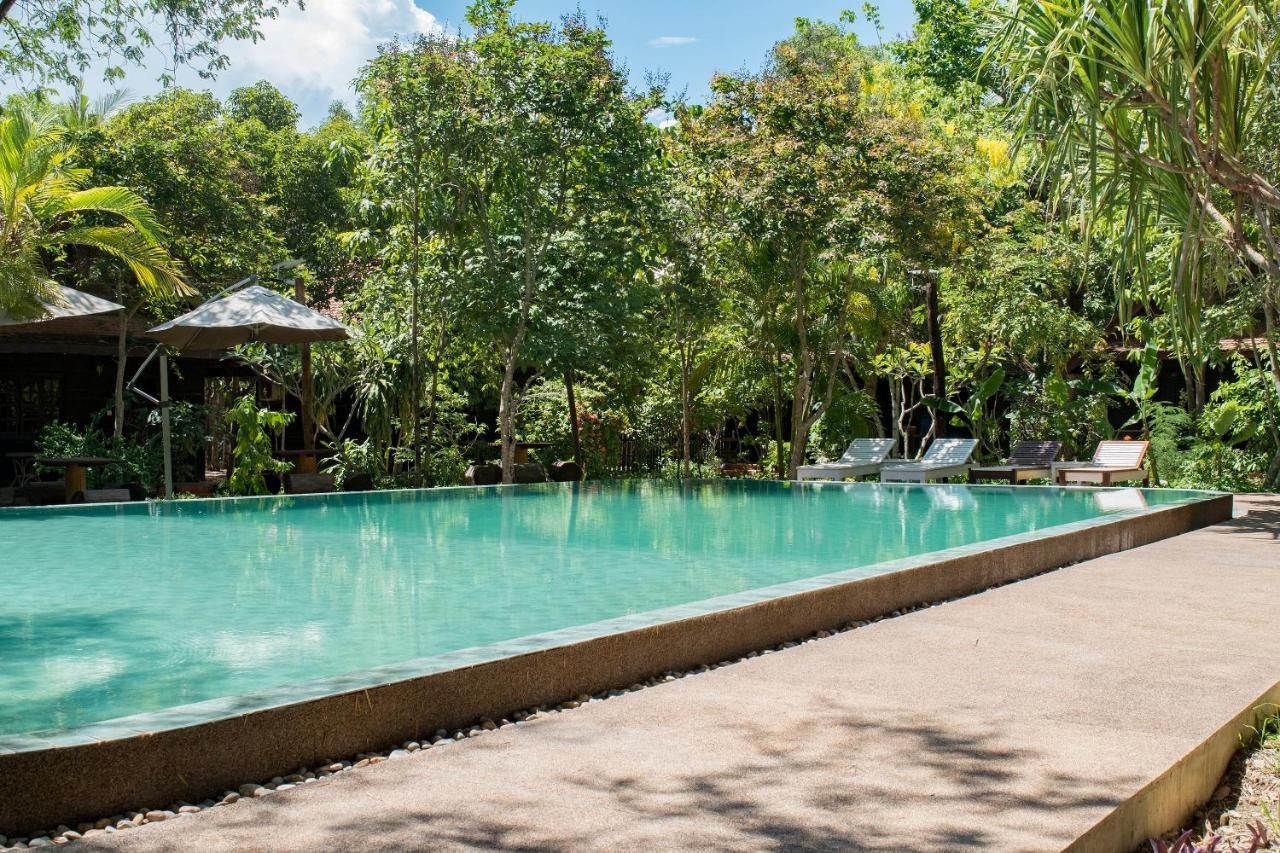 Palm Village Resort & Spa Siem Reap Exterior photo