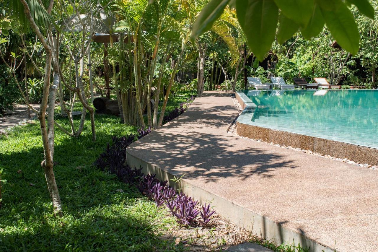 Palm Village Resort & Spa Siem Reap Exterior photo