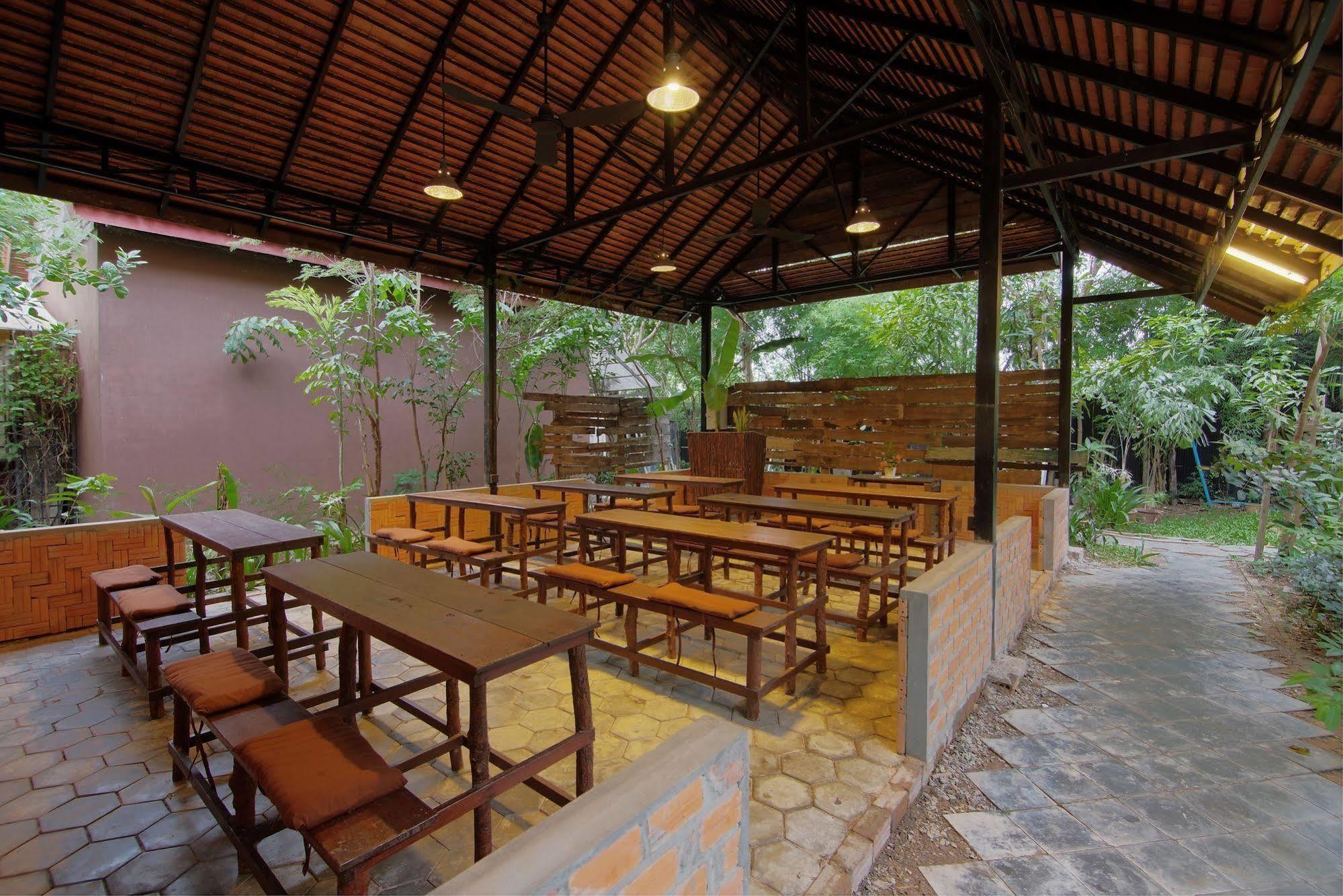 Palm Village Resort & Spa Siem Reap Exterior photo